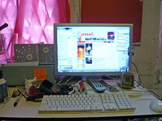 Illustration for article titled What Does Your Desk Look Like?